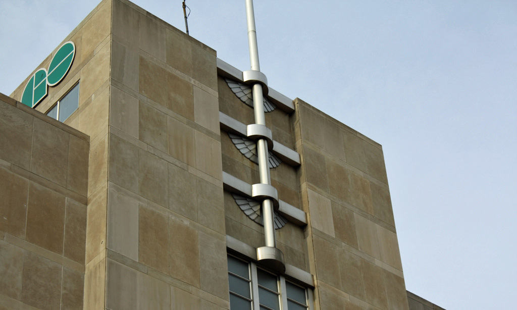 Exterior flag pole base detail on Hunter Street East - Flickr Richard Spiegelman