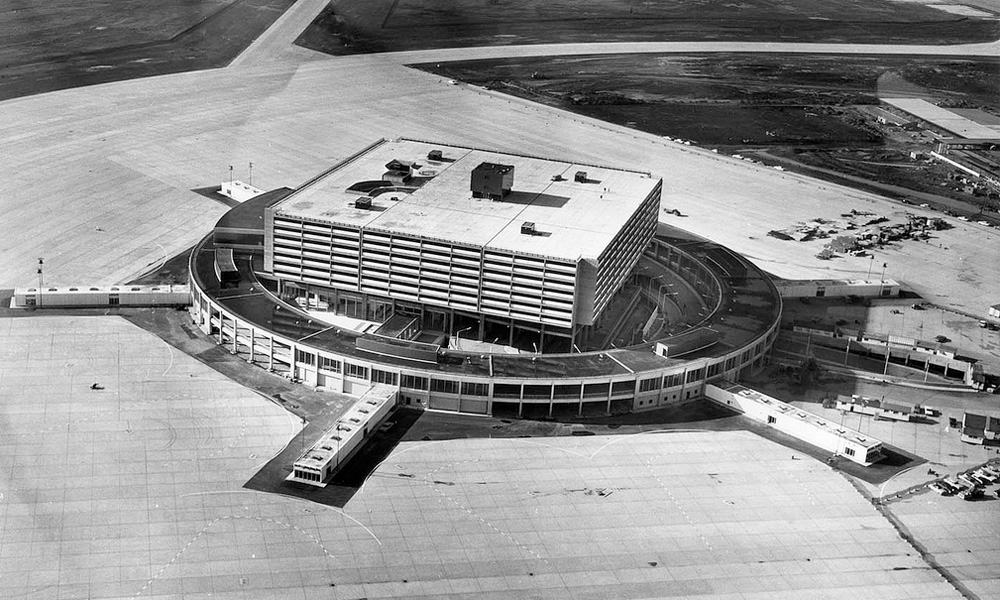 1964 - YYZ Terminal 1 Aeroquay just before opening - Airchive
