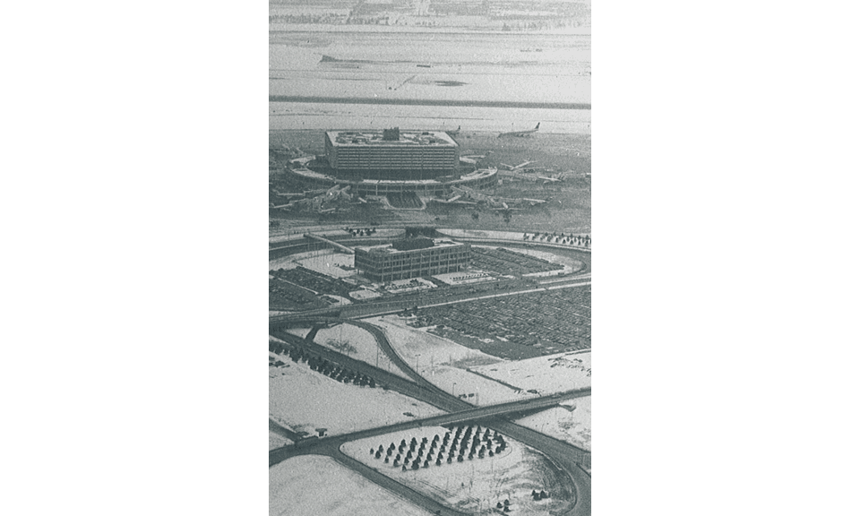 1970s - Winter View of YYZ Terminal 1 Aeroquay – Airchive