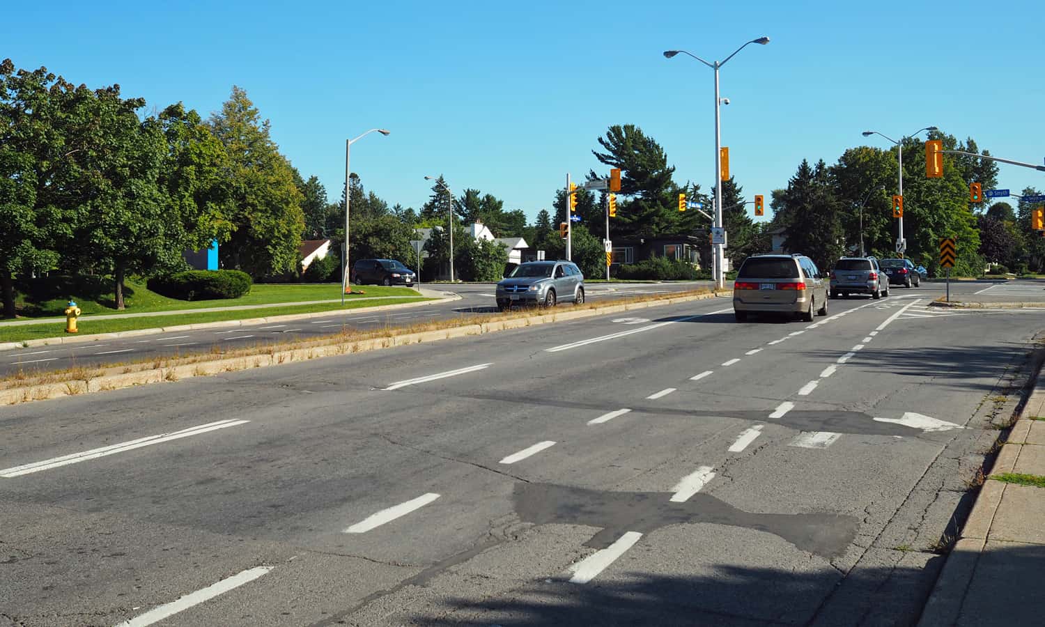 Looking south on Alta Vista Drive highlighting the scale of the surrounding area