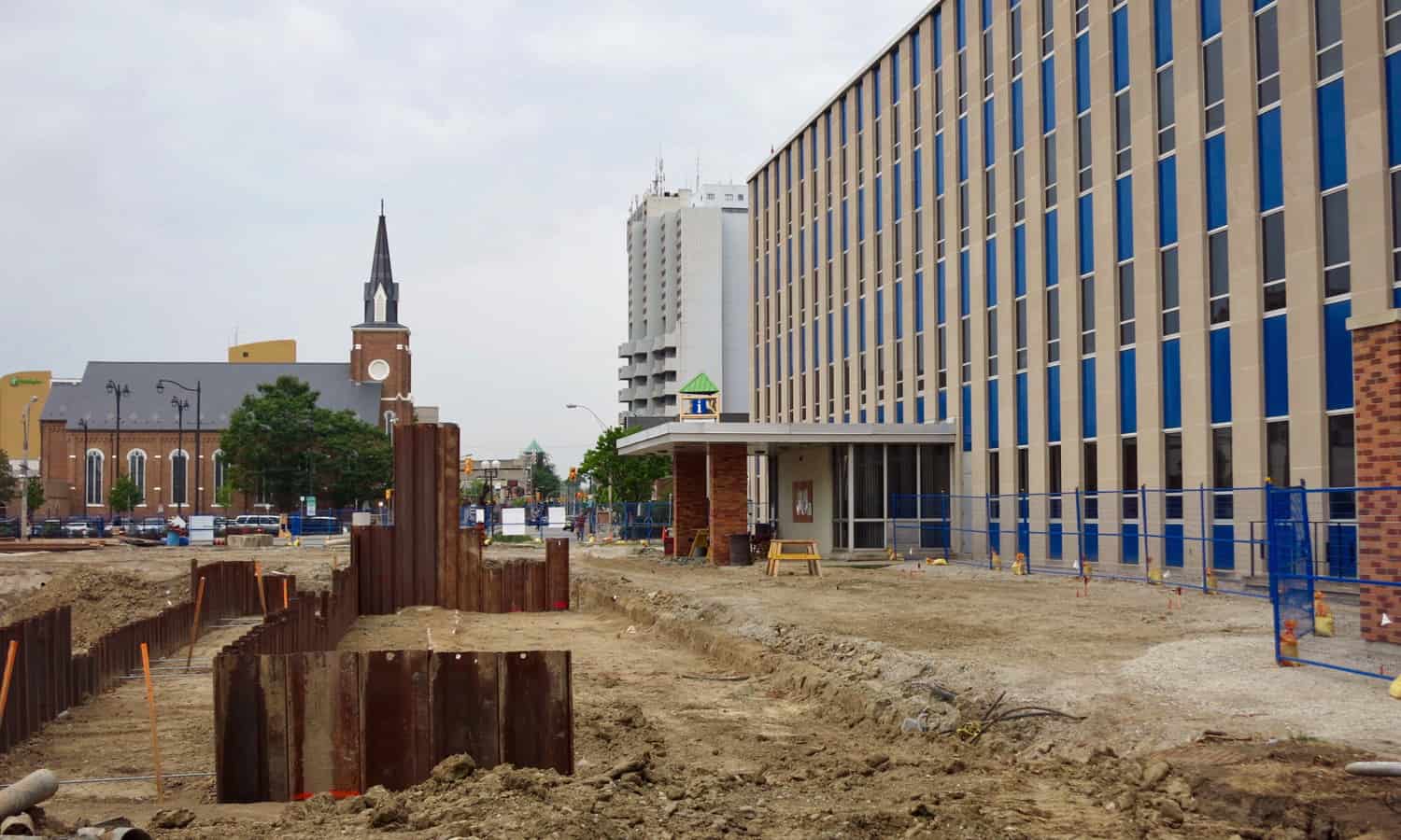 South elevation of the administrative block with adjacent construction of fourth city hall