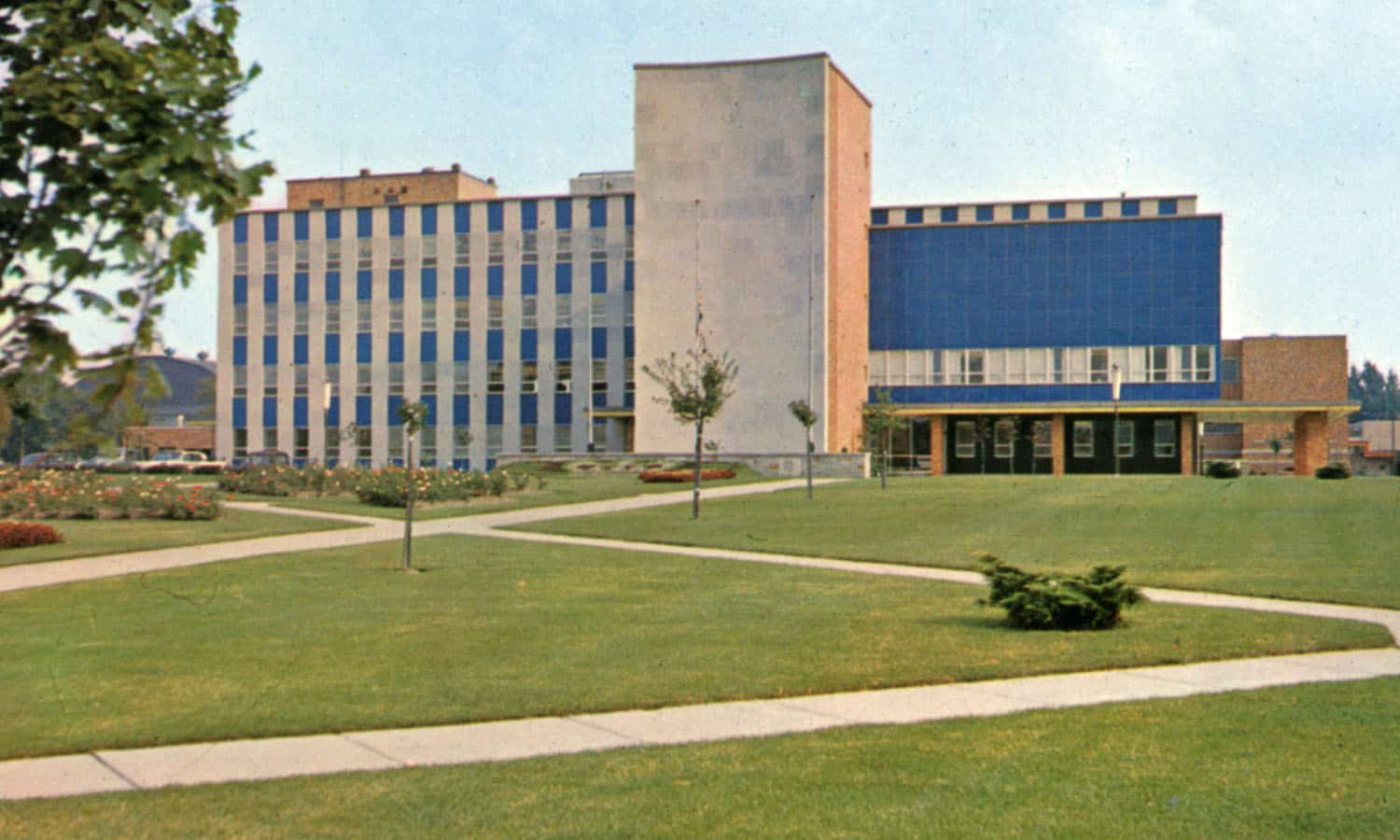 Windsor, Ontario. The modern new City Hall and beautifully landscaped surroundings (1956 - Grant-Mann Lithographers, 1956. http://swoda.uwindsor.ca/node/811)